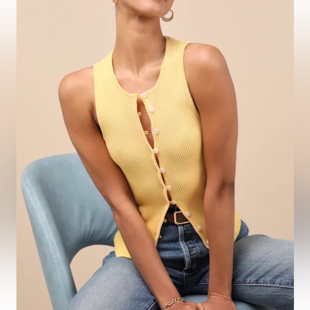 Cheslyn Lulu’s Ribbed Button-Front
Tank Top XS